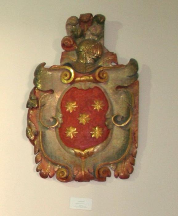 Escudo de la familia Fonseca (yelmo a la derecha)