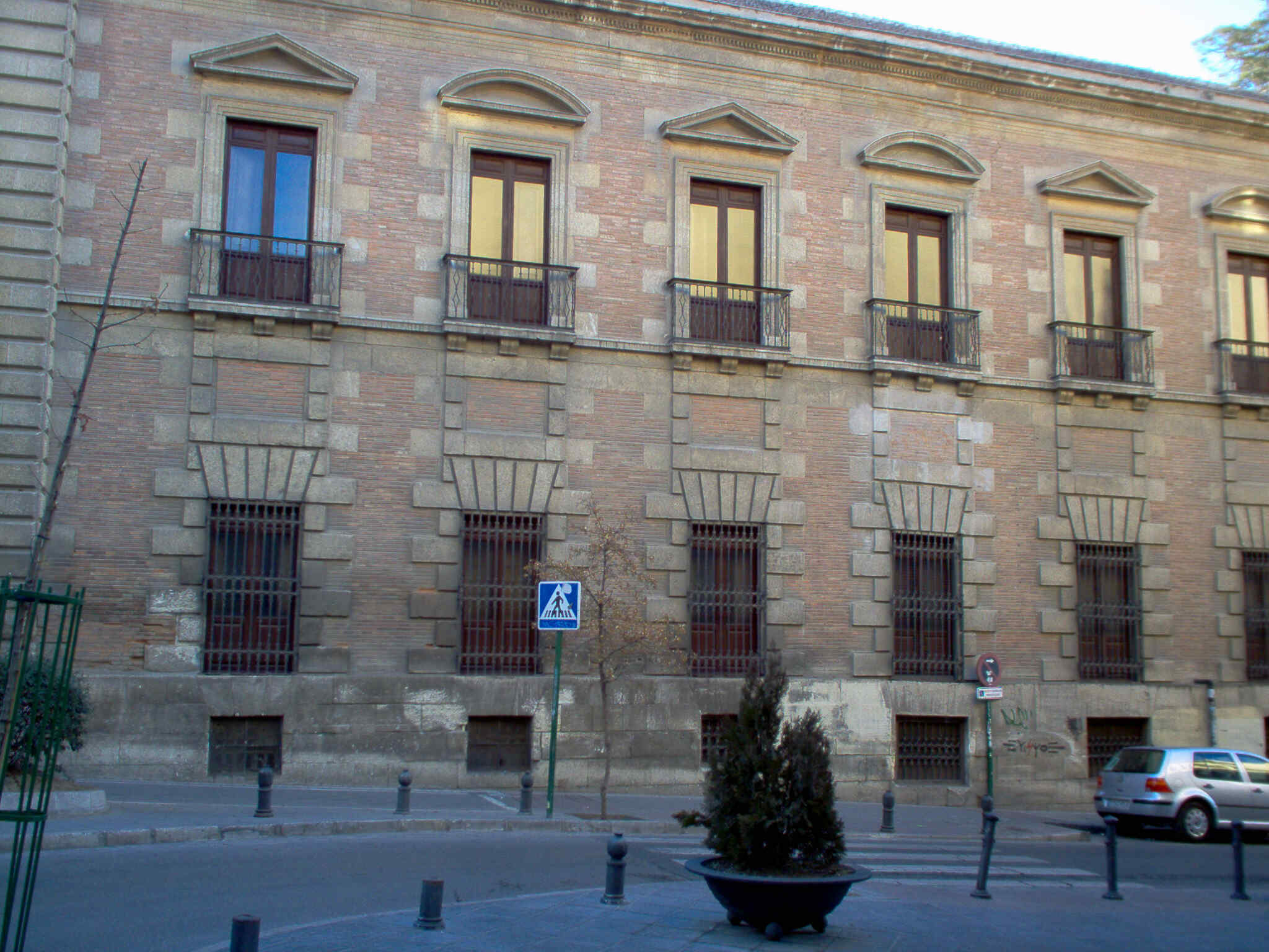 Palacio de las Columnas - fachada lateral calle Obispo Hurtado